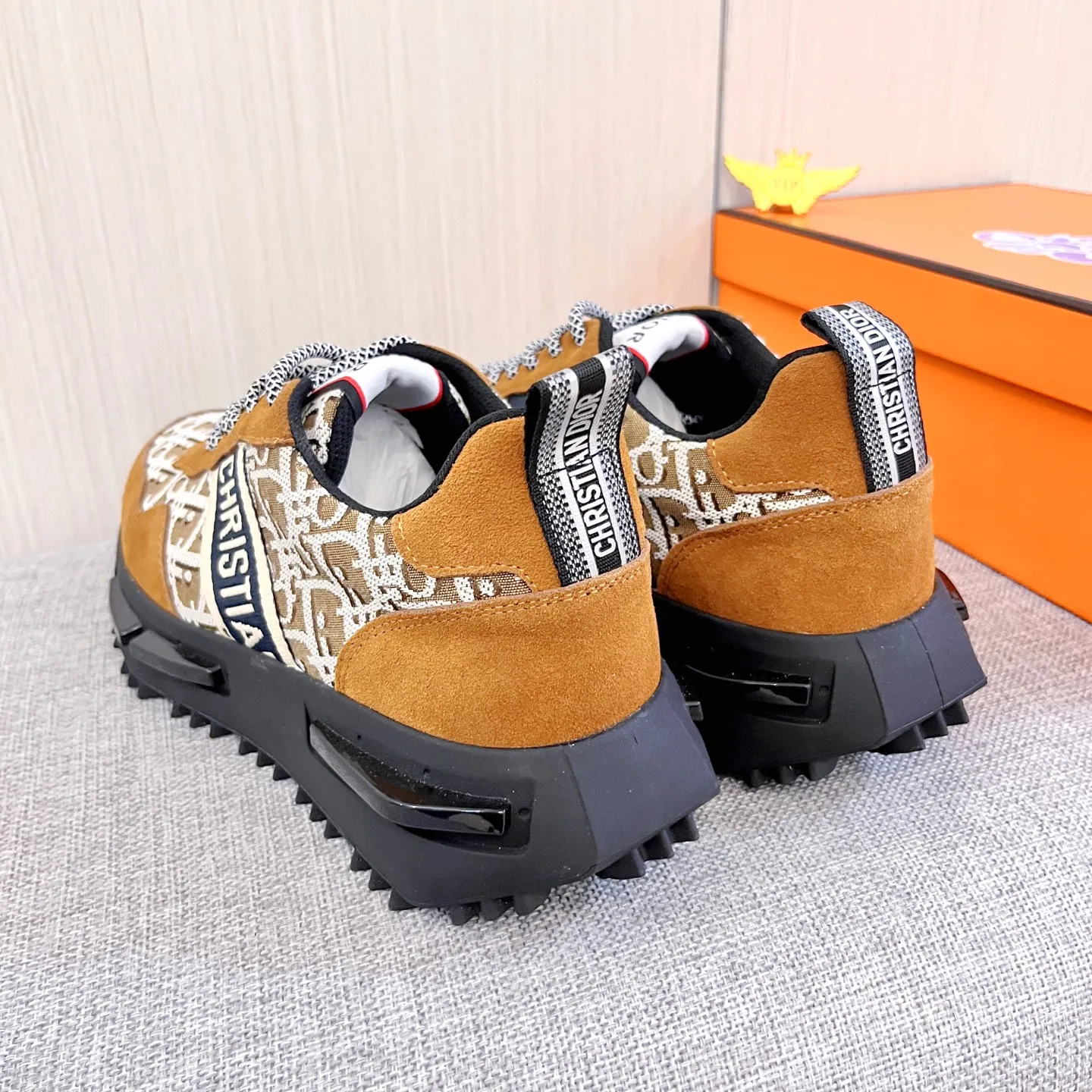 Men's shoes 💰 460 men's shoes 💰【 Dior 】🔥 High-end men's shoes brand official website 1:1 latest masterpiece: the upper is made of frosted cowhide imported from Italy with a comfortable and breathable lining ➕ Made of the original non-slip and wear-resistant outsole 🔥, making walking more convenient and comfortable! An exclusive new model, a stunning work, a beautiful 1:1 replica [color] compared to the official quality! Create a fashionable personality to set off your uniqueness! A must-have for trendy men! Classic 🔥Size: 38-44 Color: 🔥 2⃣️colors available🔥.